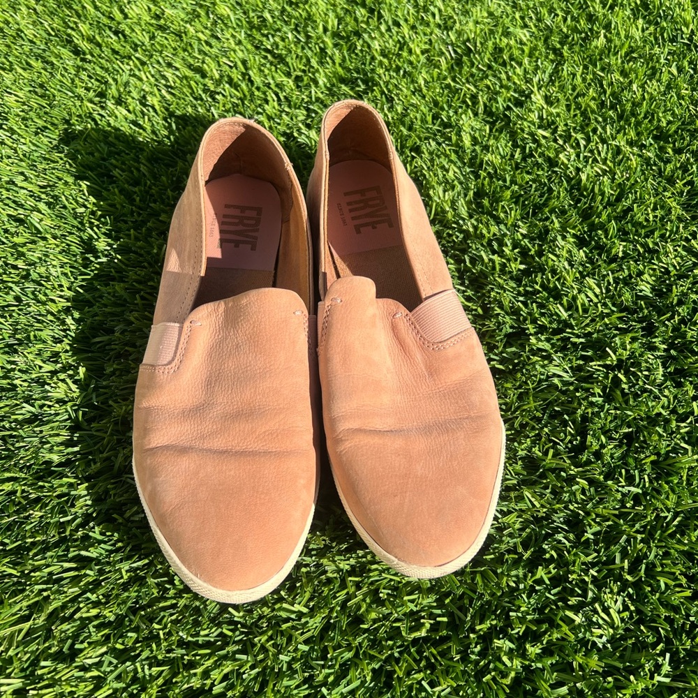 Frye Tan Slip-On Sneakers sz 9